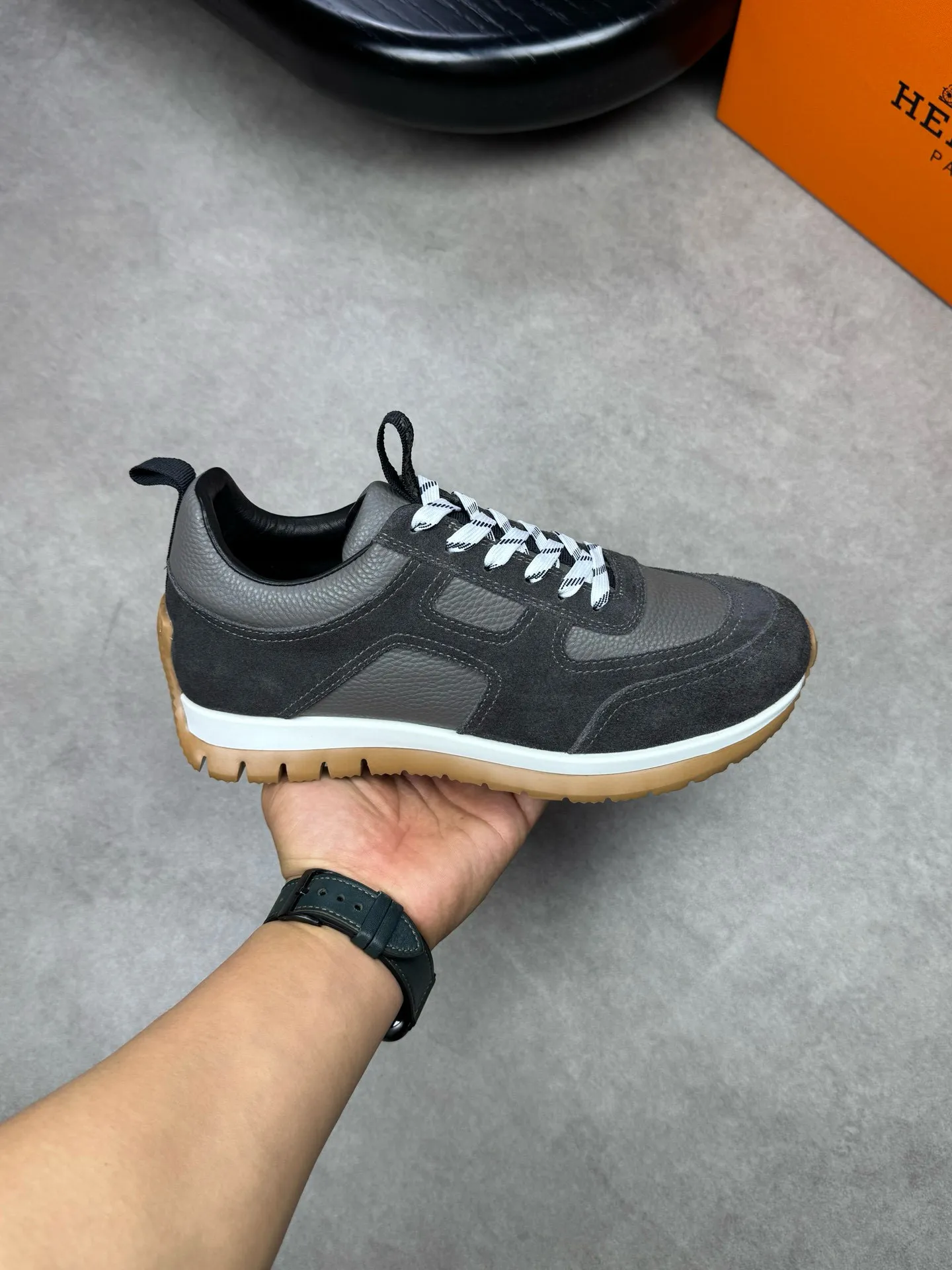[HERMES] Hermes men's shoes 💰: 800💰 - High-end quality original items 🔍🔍🔍 casual sports shoes - Upper: 🔝 pebbled calfskin, suede calfskin, shoe body forged ´H´ totem, tongue webbing injection molded brand logo - Lining: brand canvas, foot pads; water-dyed cowhide -Outsole: Ultra-light T men's shoes 💰U foam; two-color molded outsole -Ultra-high quality control and fine workmanship: highlighted (high-end, extravagance, grade) -Size: 38-44 (45, can be customized)